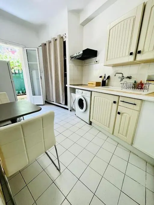Apartment Charmant F1 Terrasse Ombragee Le Cannet